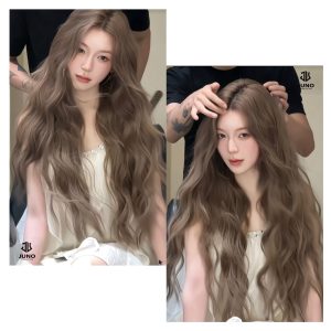 DƯỠNG TÓC ĐỀU ĐẶN – GIỮ MÀU BỀN LÂU, TÓC LUÔN ÓNG Ả & KHỎE MẠNH Ủ tóc hoặc hấp dầu định kỳ mỗi tuần (1–2 lần) → Tóc sau nhuộm thường yếu, dễ mất độ ẩm. Việc hấp/ủ tóc sẽ giúp phục hồi độ mềm mại, giảm gãy rụng và giữ màu nhuộm không bị xỉn. Dùng serum hoặc dầu dưỡng cho ngọn tóc hằng ngày